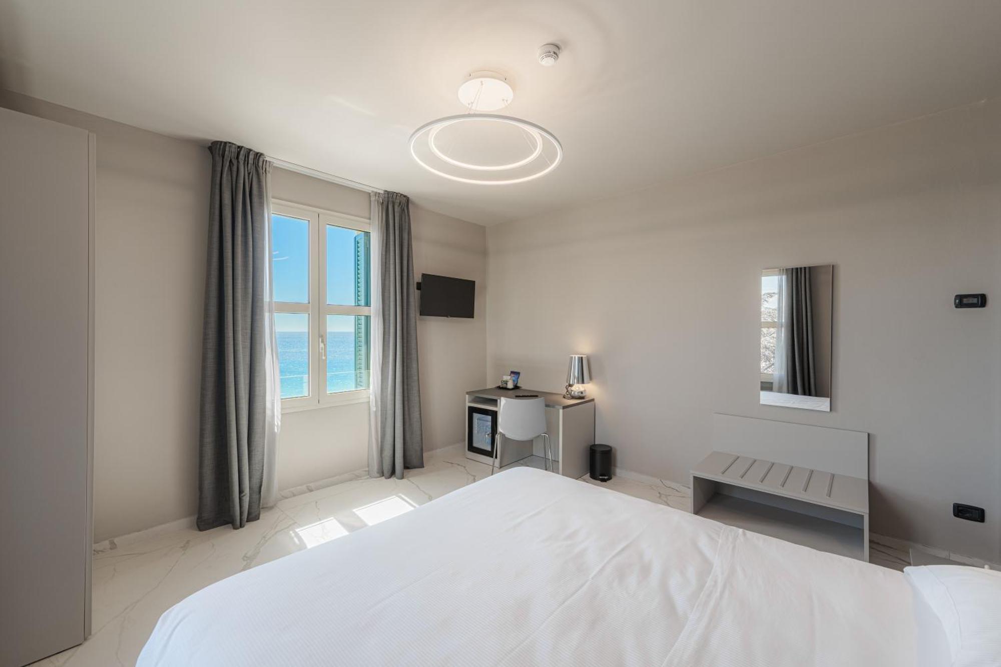 Hotel Villa Levi Sanremo Bagian luar foto