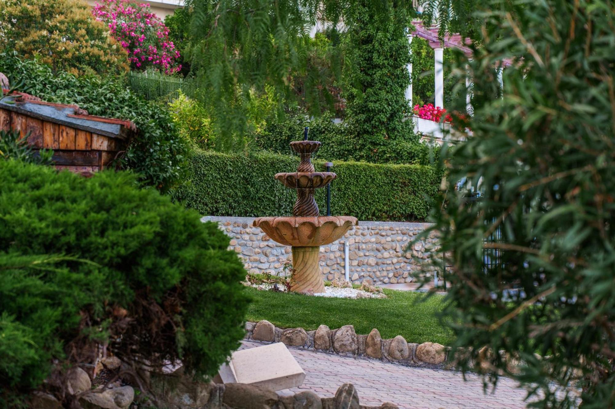 Hotel Villa Levi Sanremo Bagian luar foto