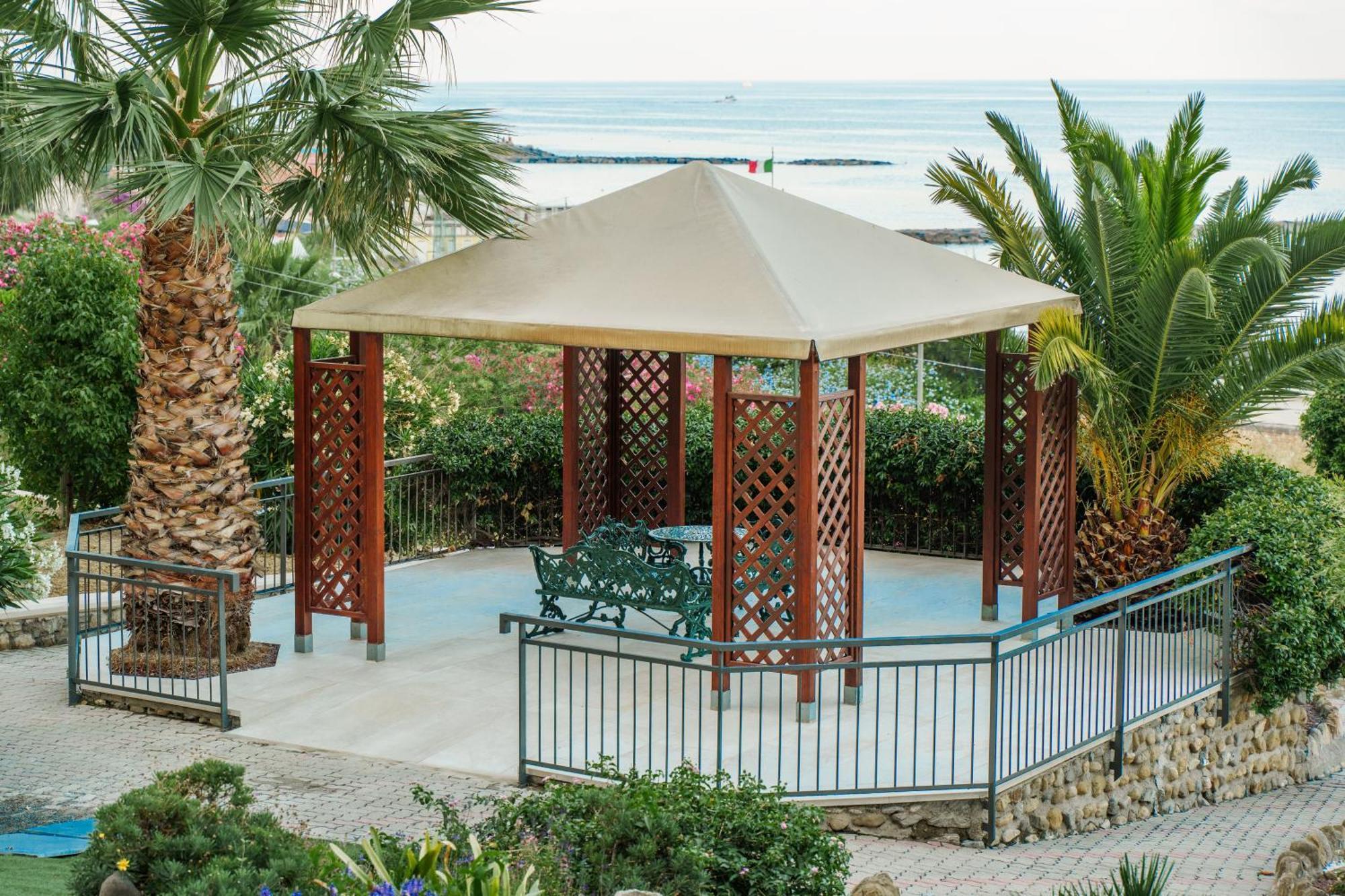 Hotel Villa Levi Sanremo Bagian luar foto