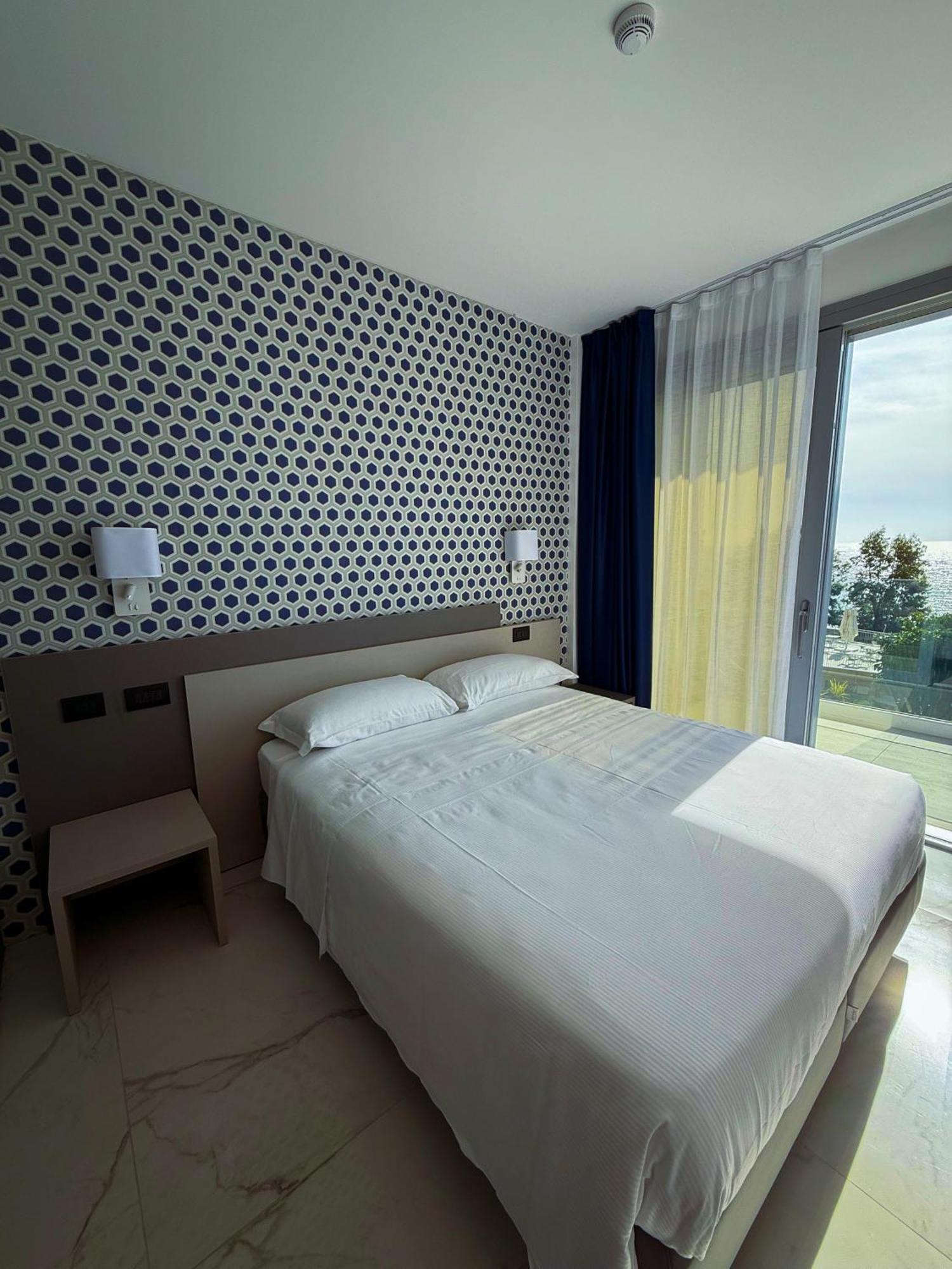 Hotel Villa Levi Sanremo Bagian luar foto